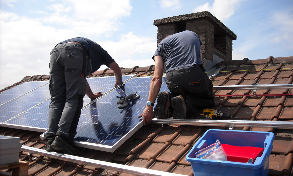 How to Mount Solar Panels on Roof