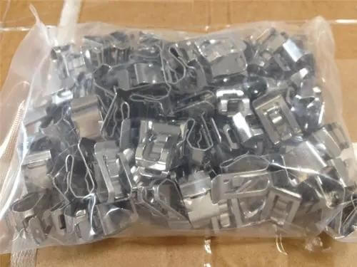 01 solar wire clips packed with plastic bags