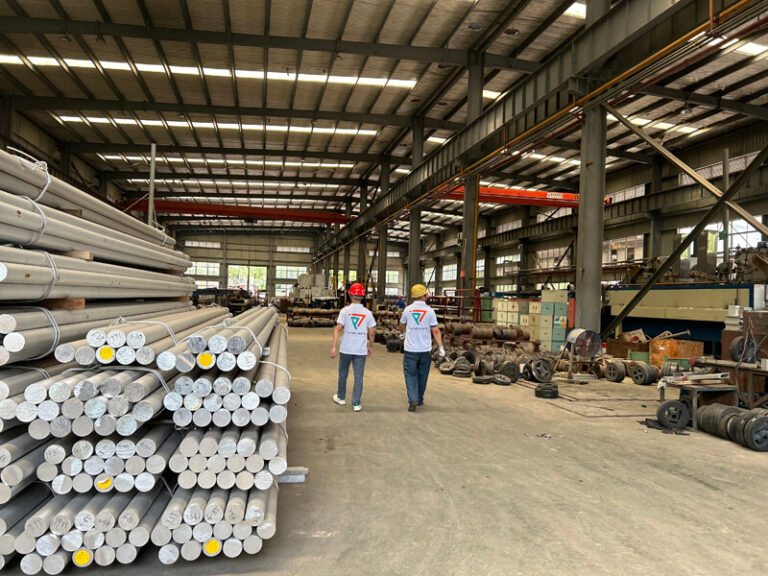 Factory Workers for Solar Cable Clips PVM-CC-02