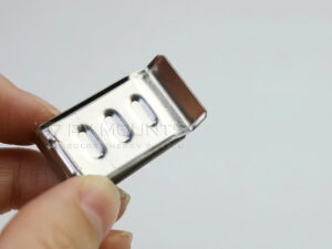 Solar Cable Clips PVM-CC-03 en mano