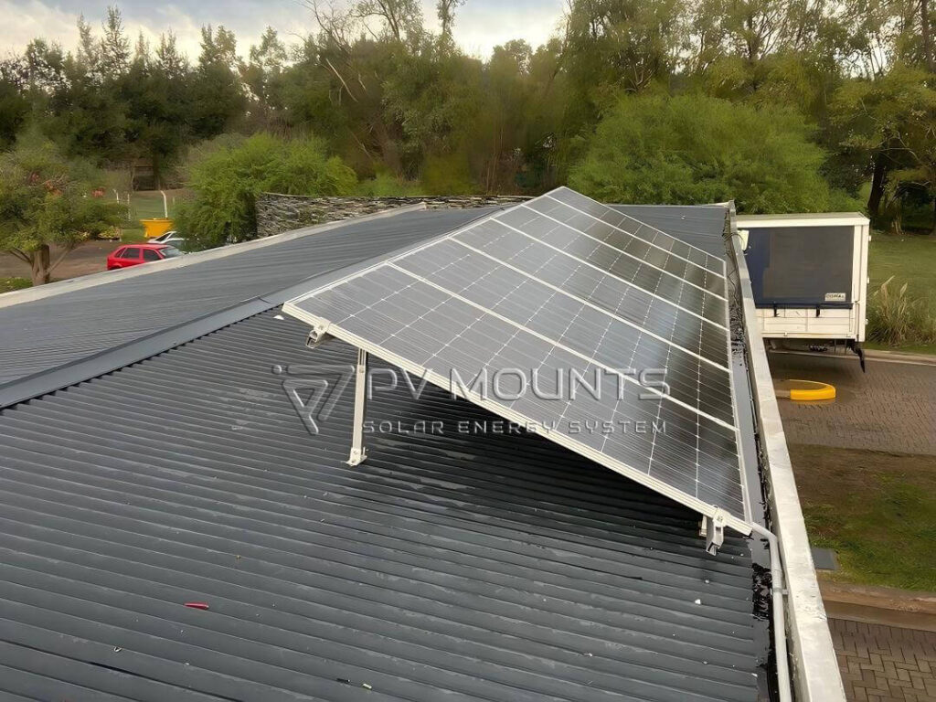 adjustable tilt legs alignment on metal roof